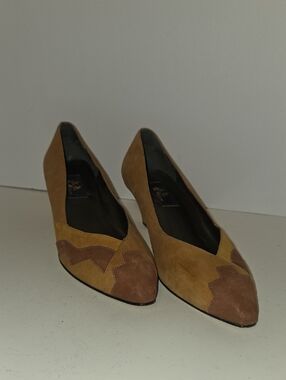 Vintage 22 Park Lane Tan Suede Pointed-Toe Pumps Scalloped Detail Size 9B